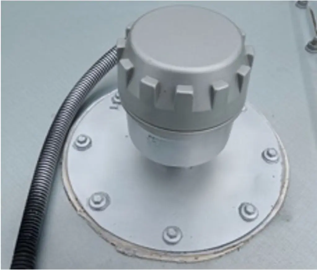 Mounting and sealing set for paddle sensors